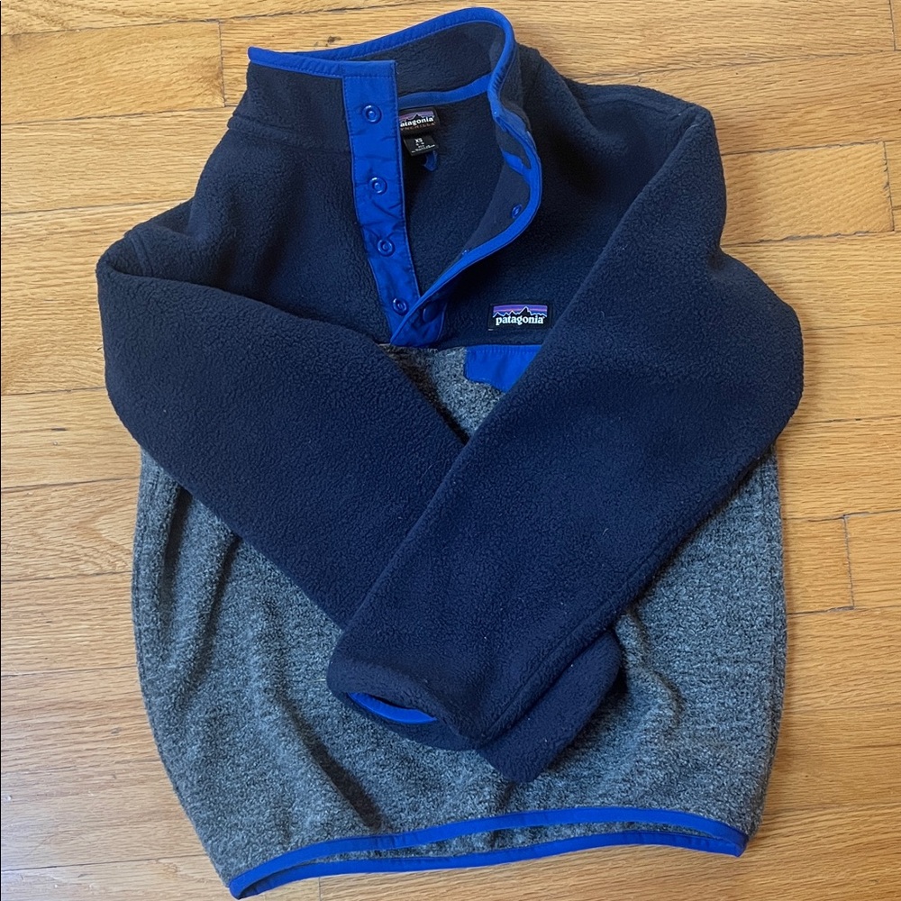 Patagonia Kids Navy and Charcoal pullover fleece